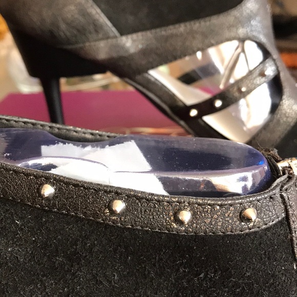 Shoes - Picture 4 of 7